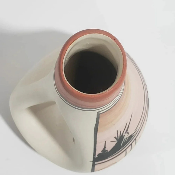 VTG Jaylee Dine Navajo Hand Painted Native  American Pottery Vase/Jug. - Picture 2 of 8